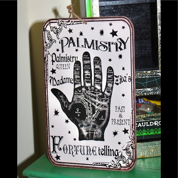 HALLOWEEN PALM READING FORTUNE TELLER WALL DECOR - Picture 2 of 14